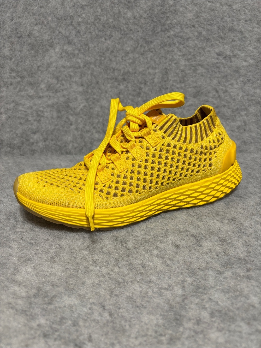 NOBULL Project Yellow Lemon Drop Knit Runner Trainer Unisex Sneaker W9/M7.5